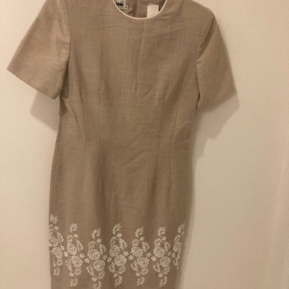 Leslie Fay Embroidered Dress - Picture 1 of 4